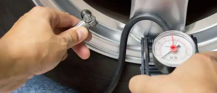 Vérification de la pression des pneus de votre Mercedes