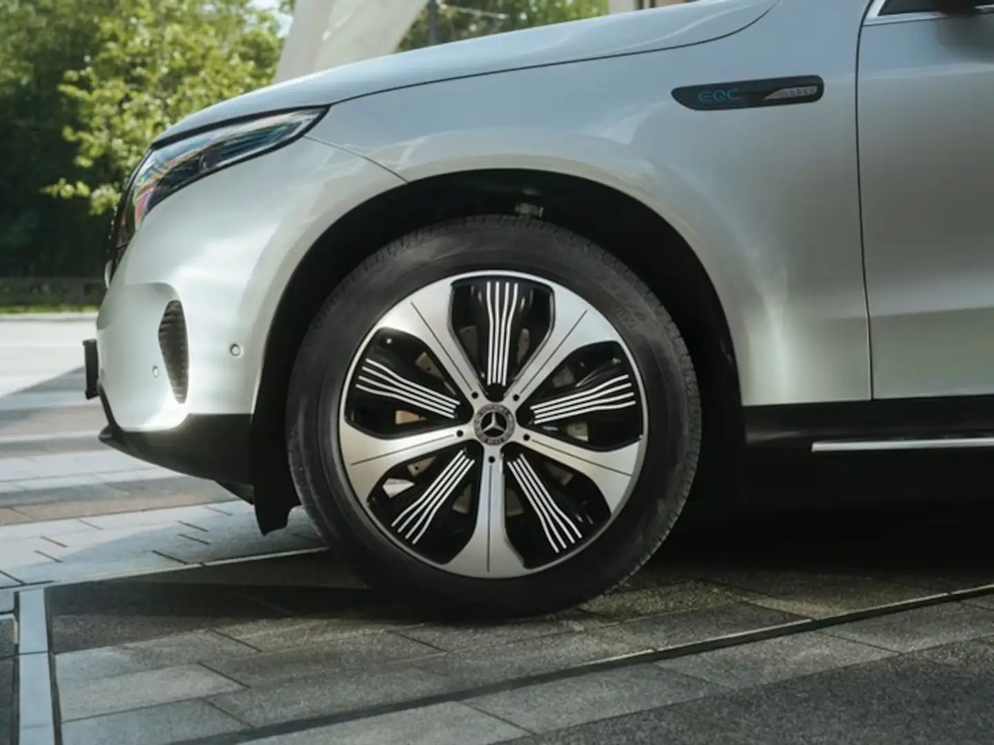  Rendez-vous en ligne pour changement de roues et pneus de votre Mercedes