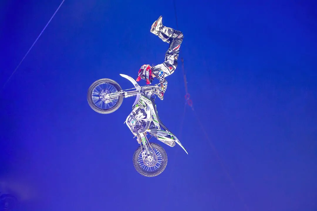 MAD FLYING BIKERS © Fred Serex