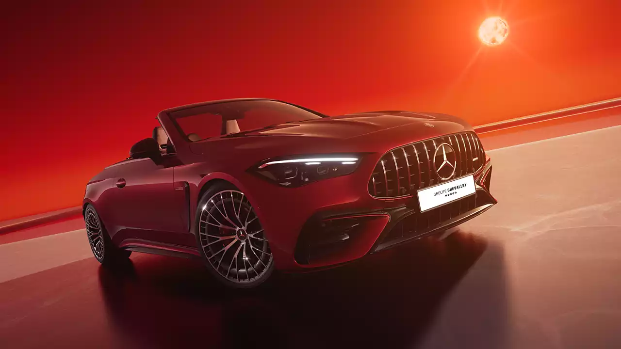 vue 3/4 avant de la Mercedes-AMG CLE 53 4MATIC+ Cabriolet