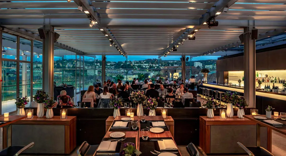 restaurant CUBE Mercedes-AMG Road Trip Factory Tour 2022 Groupe Chevalley