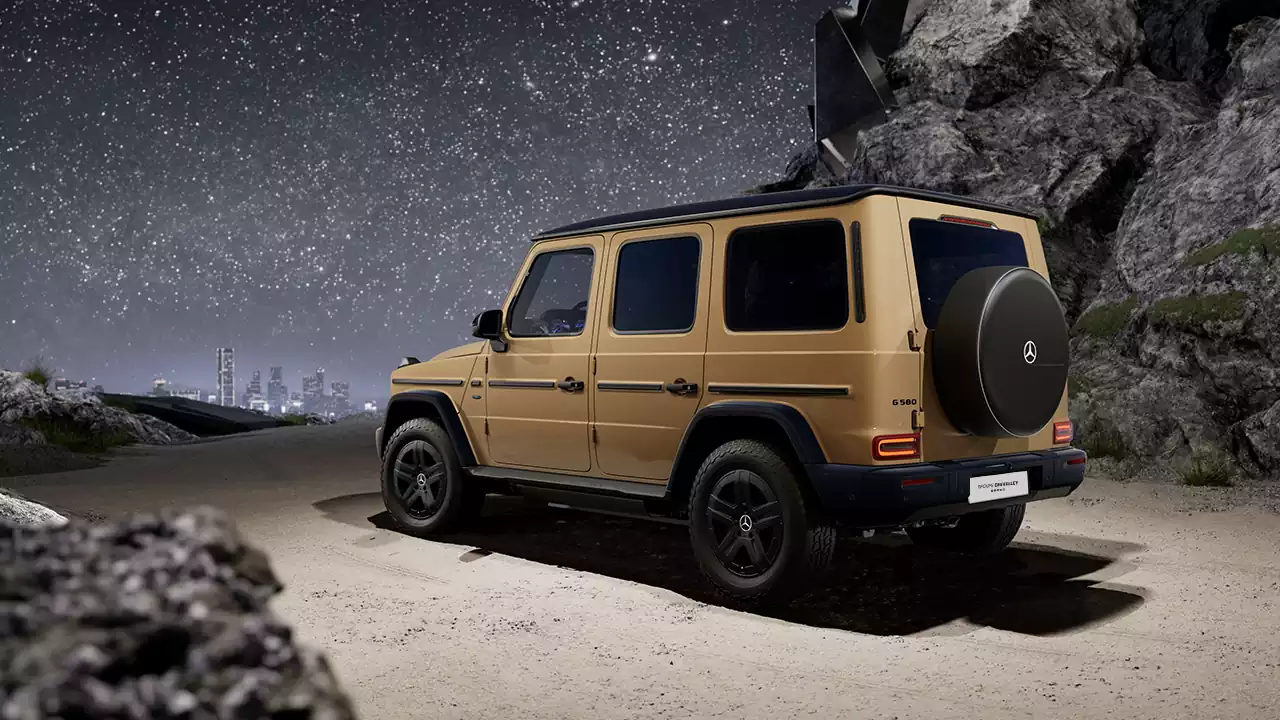 Mercedes G 580 electric sous une nuit étoilée