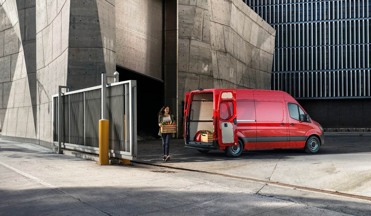 Mercedes Benz Chevalley | eSprinter Van vue arrière portes ouvertes