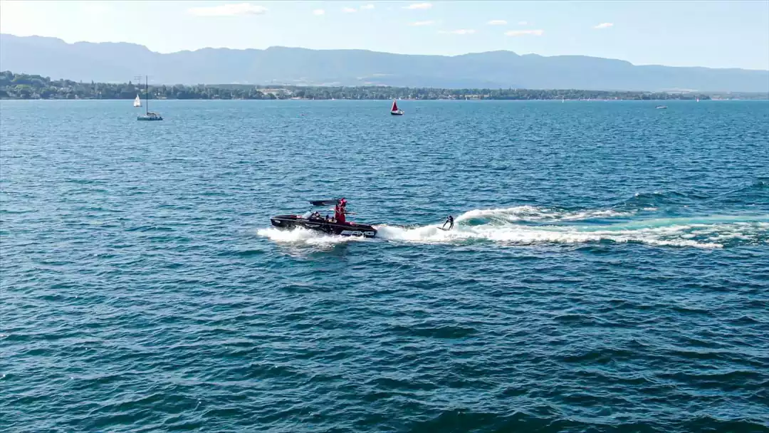 Correct Craft Air nautique S23 by AMG Chevalley de l'école de wakeboard et wakesurf de la Société Nautique de Genève